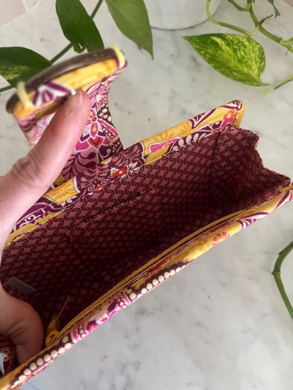 Vera Bradley Tiki Clutch with Bali Gold Pattern Excellent - Picture 4 of 9